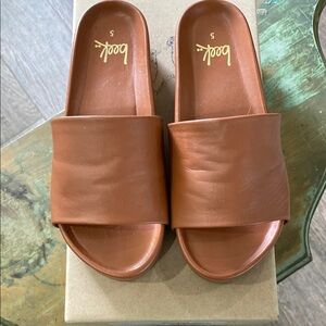 beek Pelican Leather Slide Platform Sandal Tan Size 5